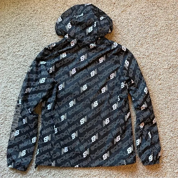 New Balance Women’s Logo Zip Up Windbreaker Jacket - Picture 6 of 6